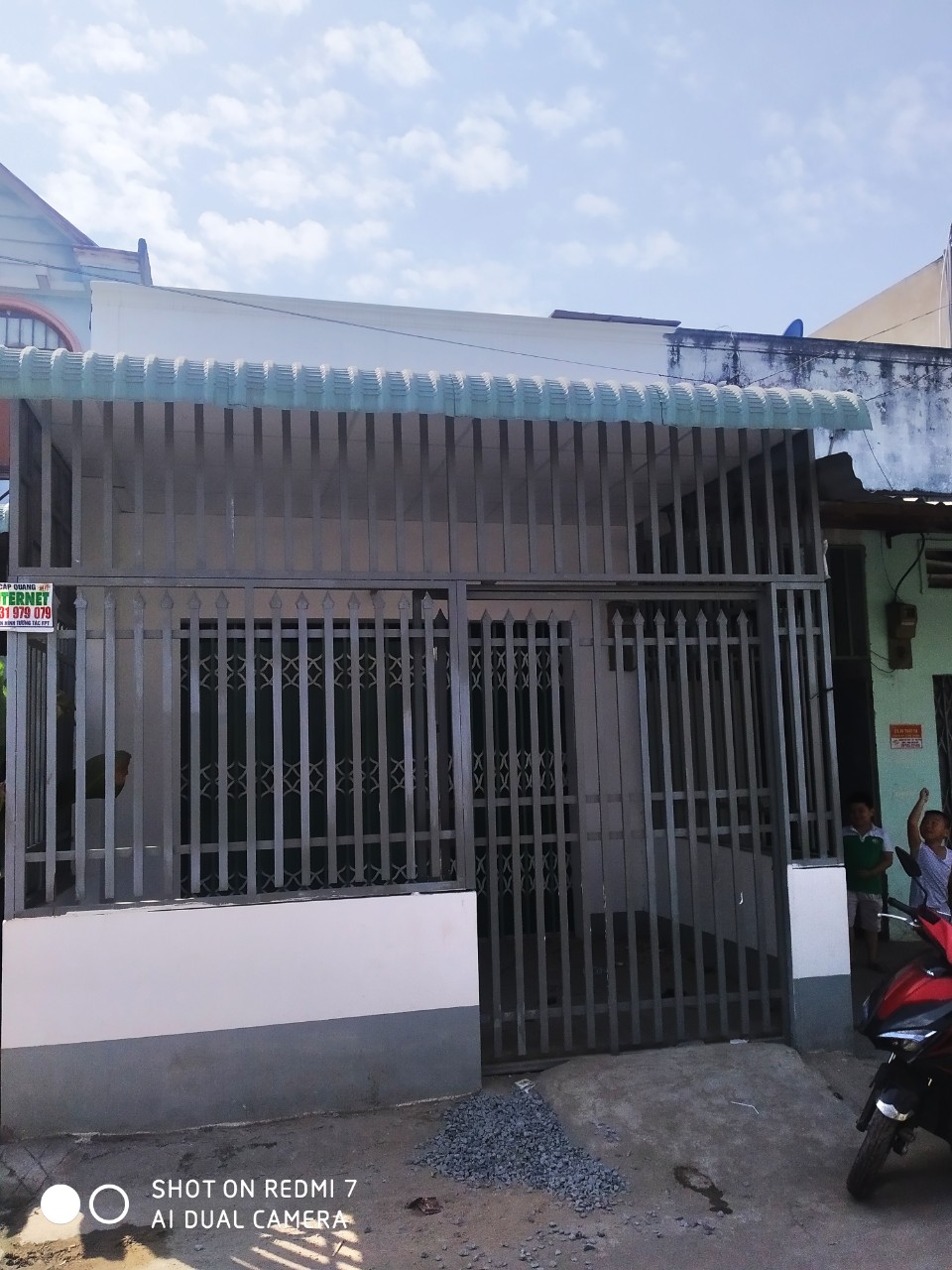 Bán nhà mặt tiền buôn bán và 4 phòng trọ gần vòng xuay An Phú, Dĩ An, Bình Dương